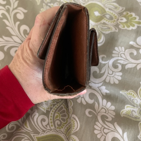 Louis Vuitton Wallet - Picture 5 of 14